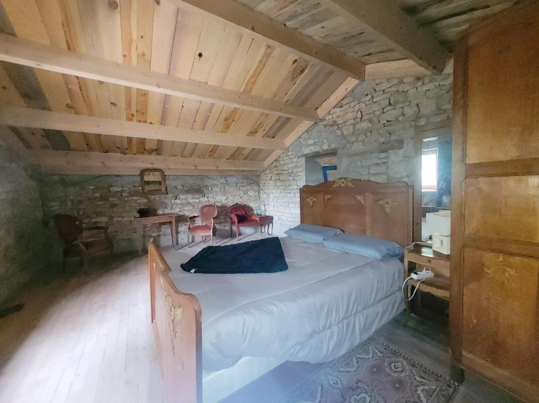 Nuit Insolite, Chambre Au Dessus D'Une Etable La Chapelle-Themer Exteriér fotografie